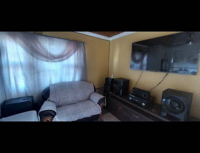3 BEDROOM HOUSE FOR SALE IN VICTORIA MXENGE